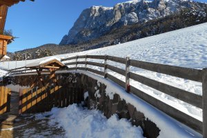 Neuschnee am Heideggerhof - Blick zum Schlern