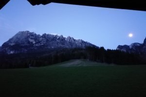 Blick auf den Schlern in einer Vollmondnacht