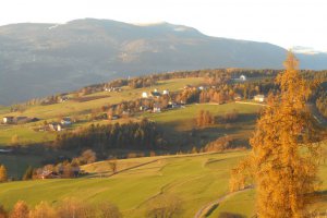 Herbstlandschaft mit Blick zum Ritten