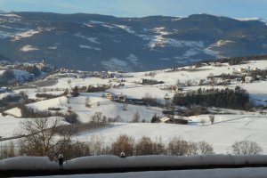 Aussicht vom Balkon auf Völs und Umgebung